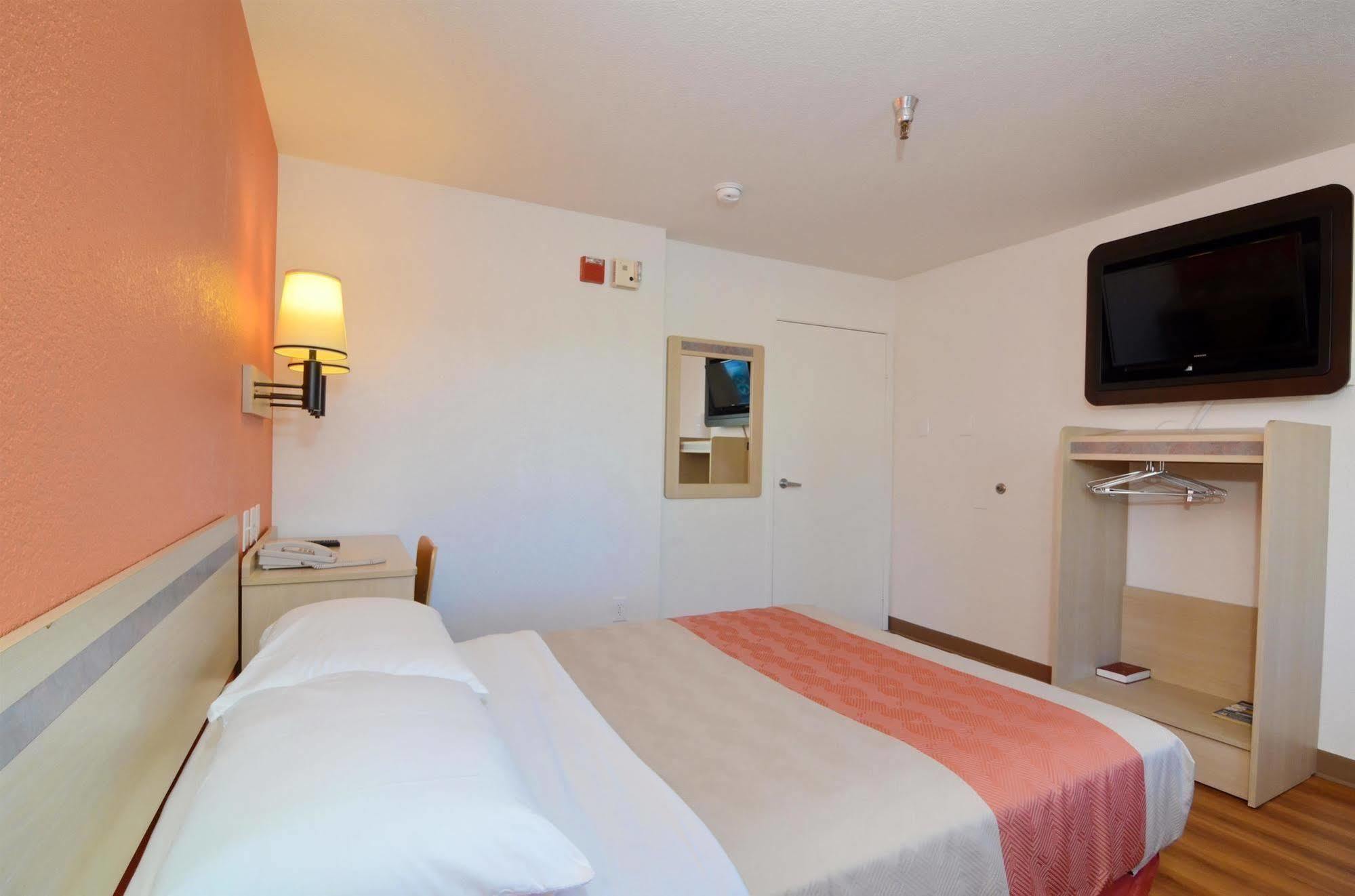 6-twentynine Palms, Ca Hotel 2*